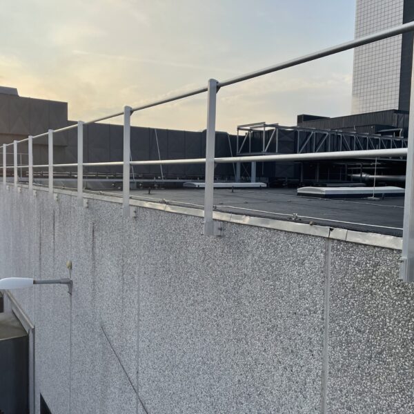 Rækværk, fastmonteret upright