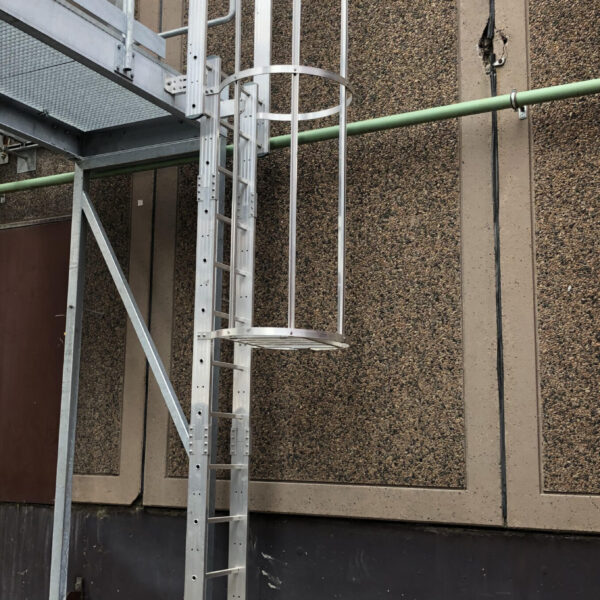 Fritstående vægstige